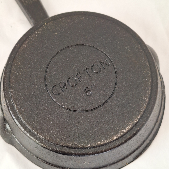 Crofton Cast Iron Mini Cookware Set of 3 - Picture 5 of 8